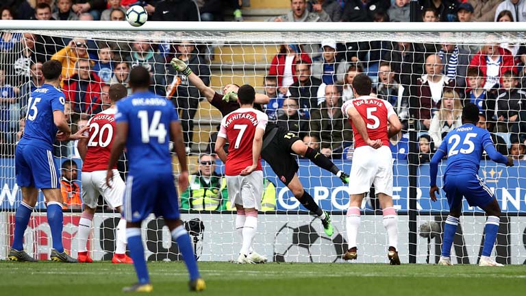 Leno evita más goles del Leicester City