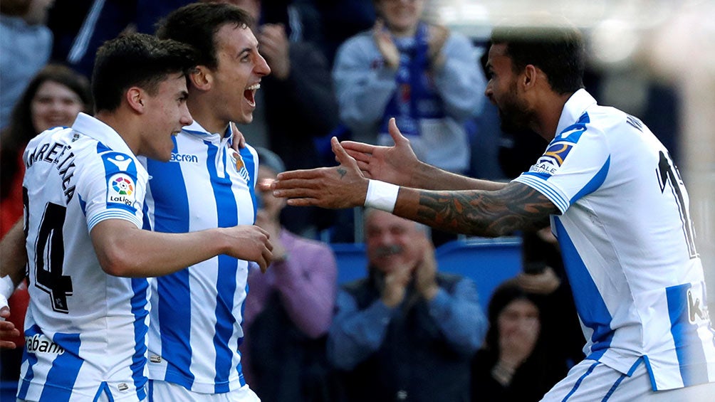 Jugadores de la Real Sociedad festejando un gol 