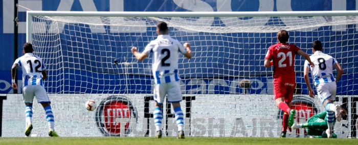 Willian José al anotar el penalti 