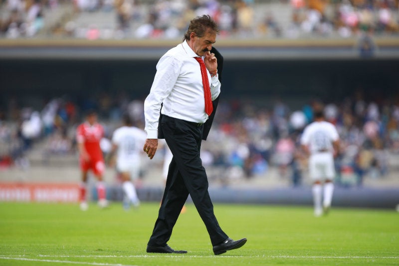 Ricardo La Volpe durante el duelo entre Pumas y Toluca