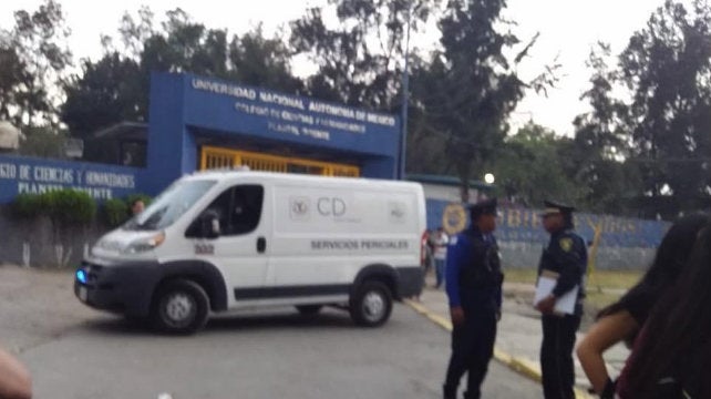 La ambulancia afuera del CCH Oriente