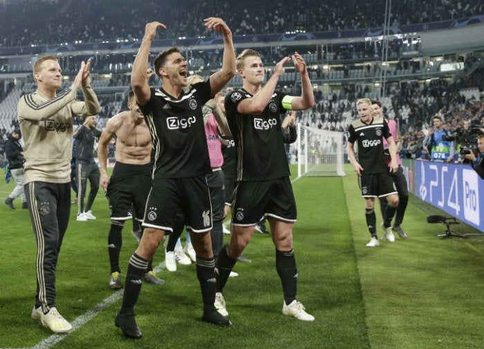 Jugadores del Ajax festejan pase a Semifinales