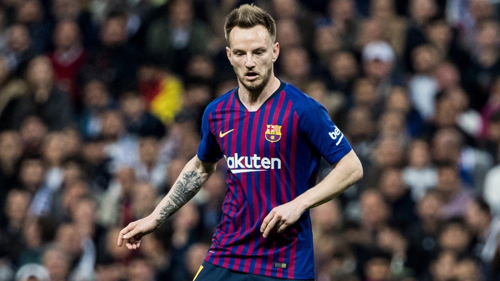 Rakitic, durante un duelo con el Barcelona en La Liga 