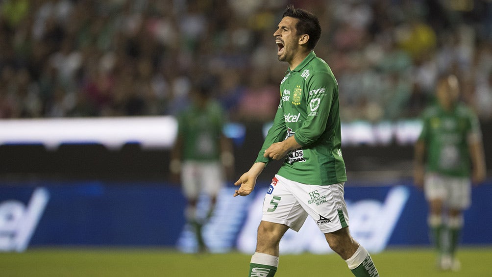 Fernando Navarro se lamenta en juego de León