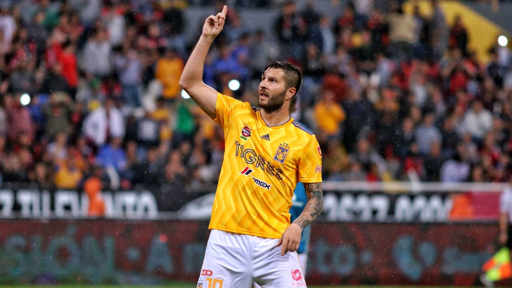 André-Pierre Gignac celebra una anotación frente a Atlas 