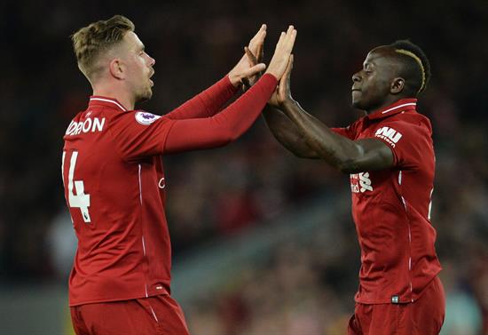 Mané festeja gol con Liverpool