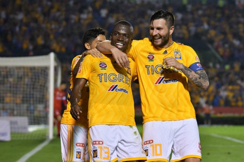 Tigres festeja una anotación frente a Necaxa