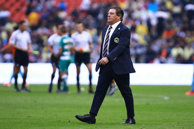 Miguel Herrera durante un juego del América