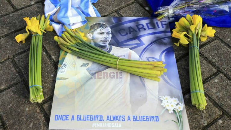 Afición recuerda la memoria de Emiliano Sala 