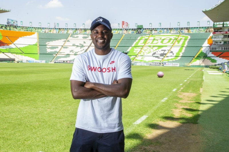 Joel Campbell posando para la lente de RÉCORD