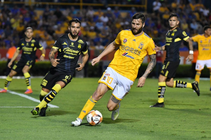 Gignac durante partido contra Monarcas 