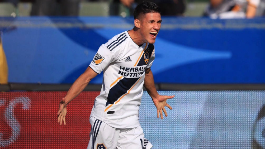 Uriel Antuna festeja anotación con el Galaxy 