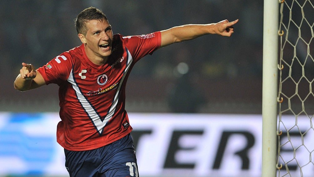 Julio Furch festeja gol contra América