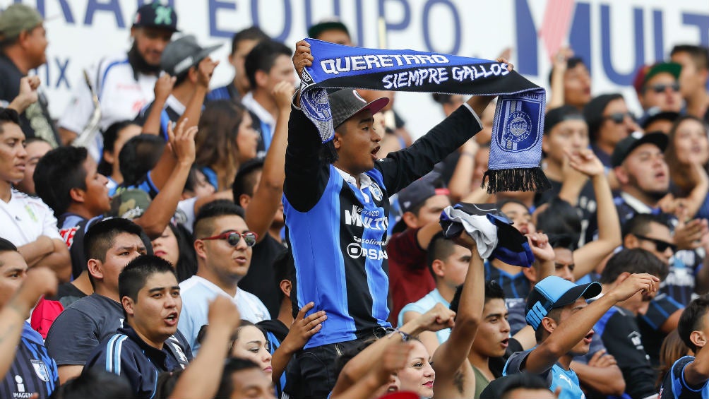 Afición de Gallos en Estadio de la Corregidora