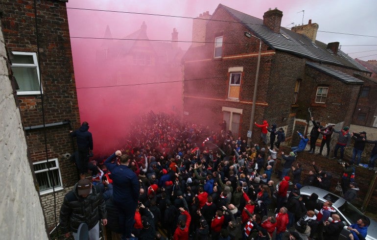 Afición de los Reds durante una marcha de apoyo