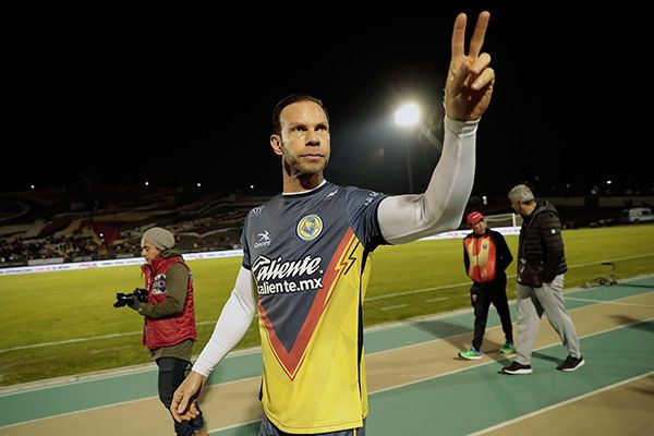 Luis Roberto Alves en un partido de Leyendas del América 