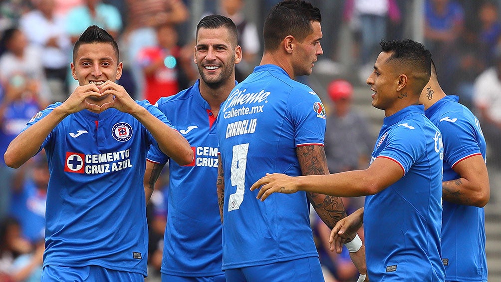 Roberto Alvarado festeja gol contra Lobos BUAP