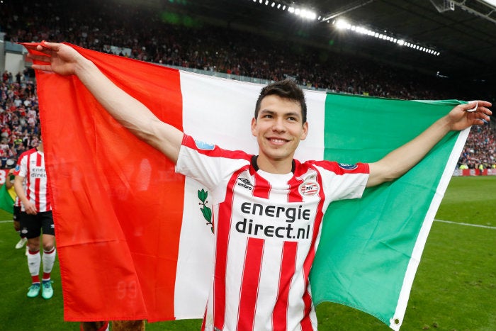 Lozano, en festejo de gol con el PSV