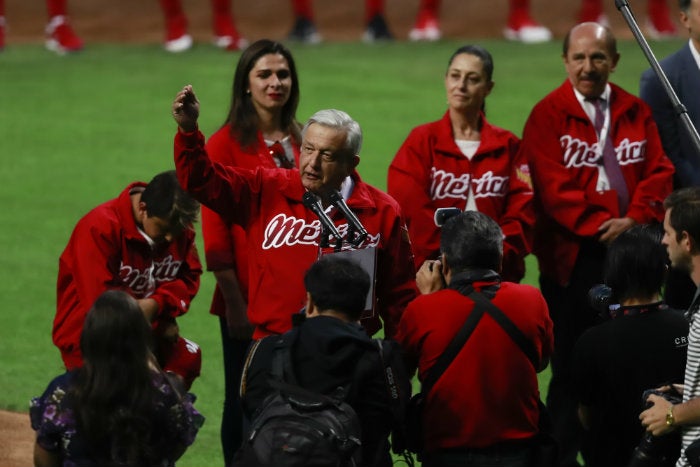 AMLO, en la inauguración del estadio