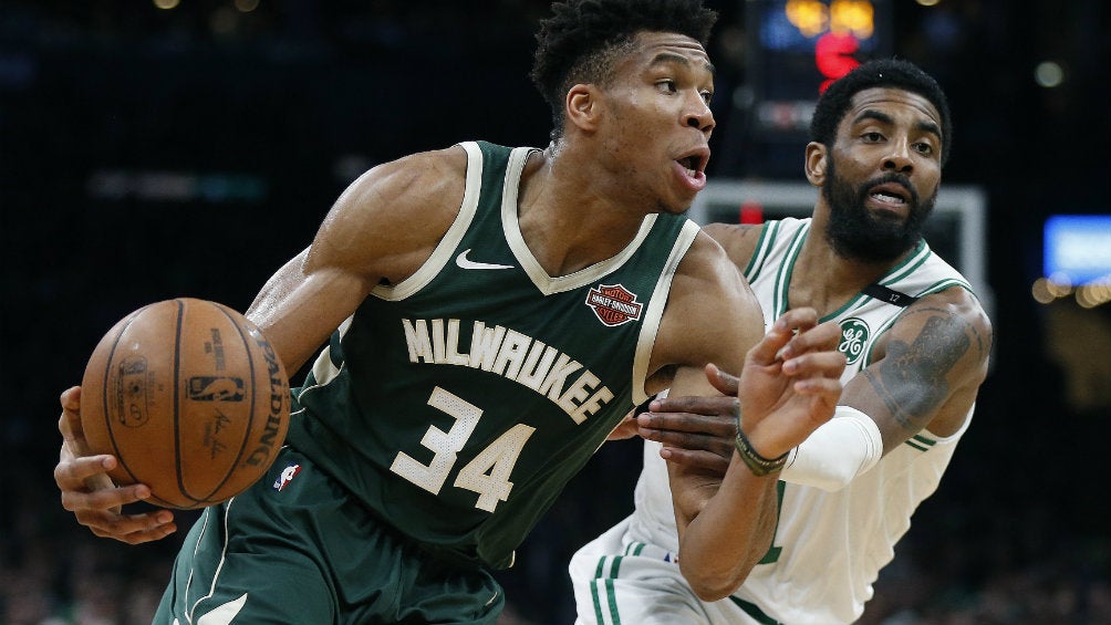 Gianis Antetokounmpo intenta superar la marca de Kyrie Irving