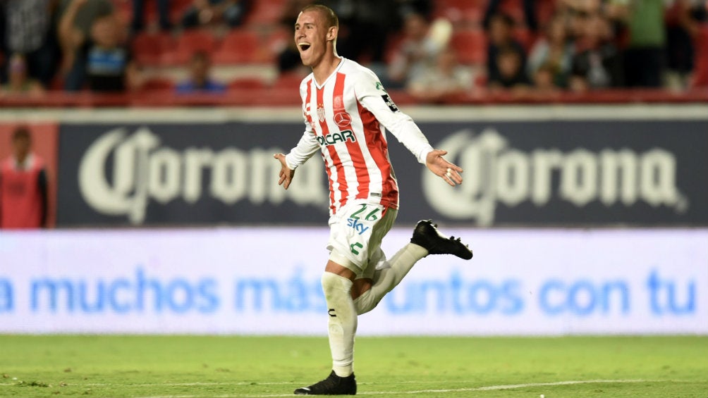 Cristian Calderón celebra su anotación ante Gallos 