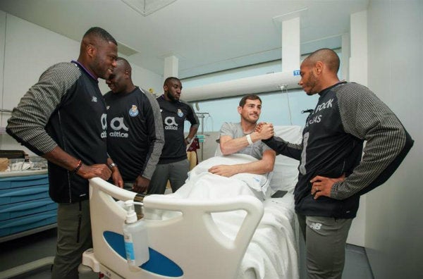 Iker recibe visita de sus compañeros