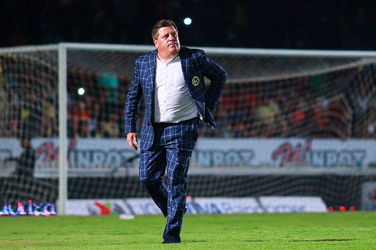 Miguel Herrera, presente en la cancha del Luis 'Pirata' Fuente