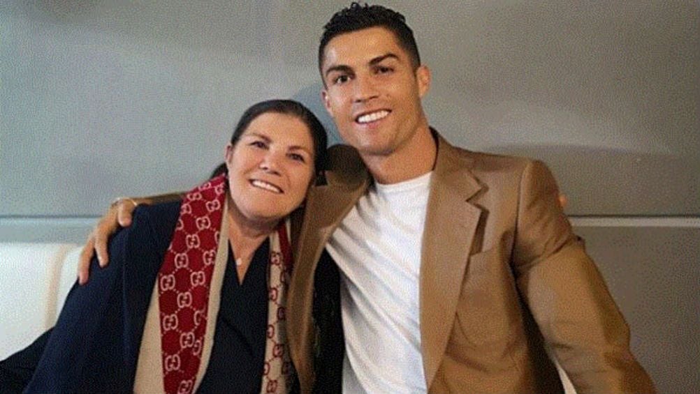 Cristiano posa con su mamá 