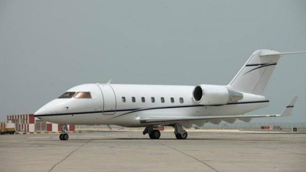 Bombardier Challenger 601 en la pista