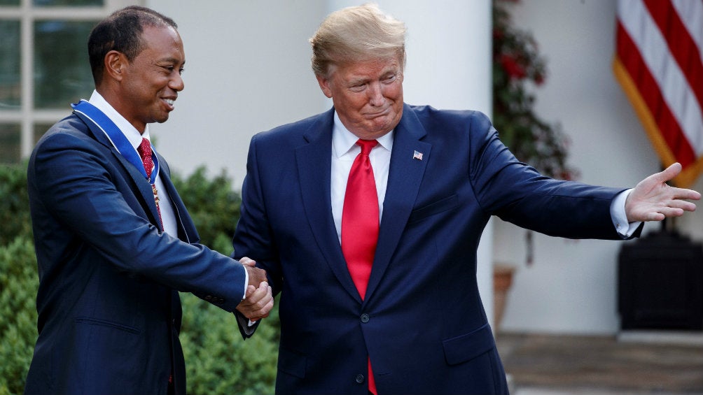 Trum y Tiger en la entrega de la Medalla Presidencial de Libertad 