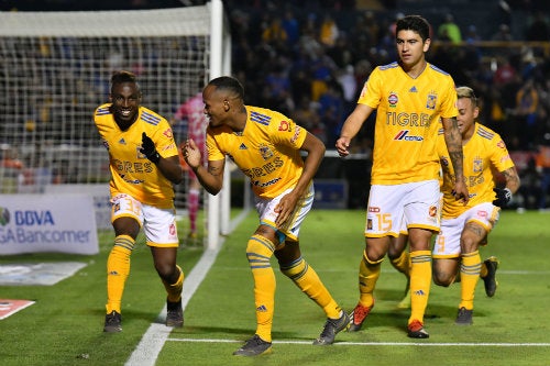 Tigres celebra una anotación ante Querétaro