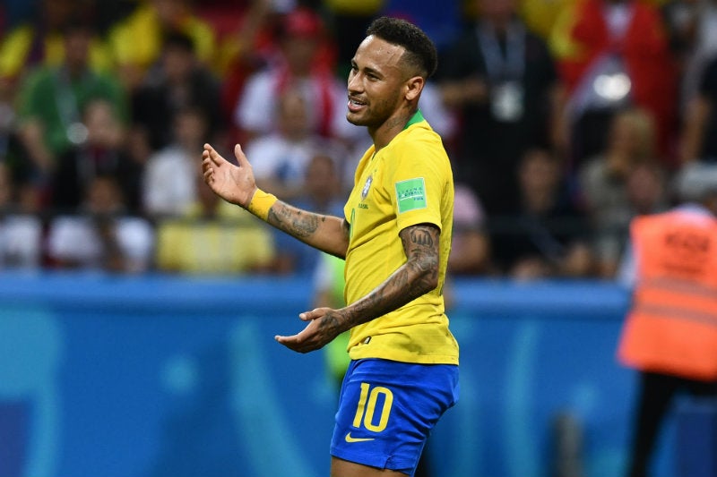 Neymar durante un juego con Brasil en Rusia 2018