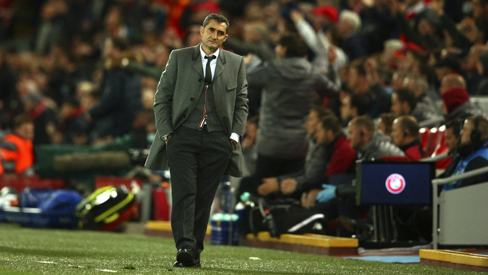 Ernesto Valverde durante un encuentro ante el Liverpool