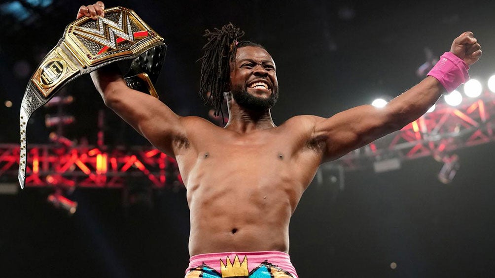 Kofi Kingston festeja después del triunfo