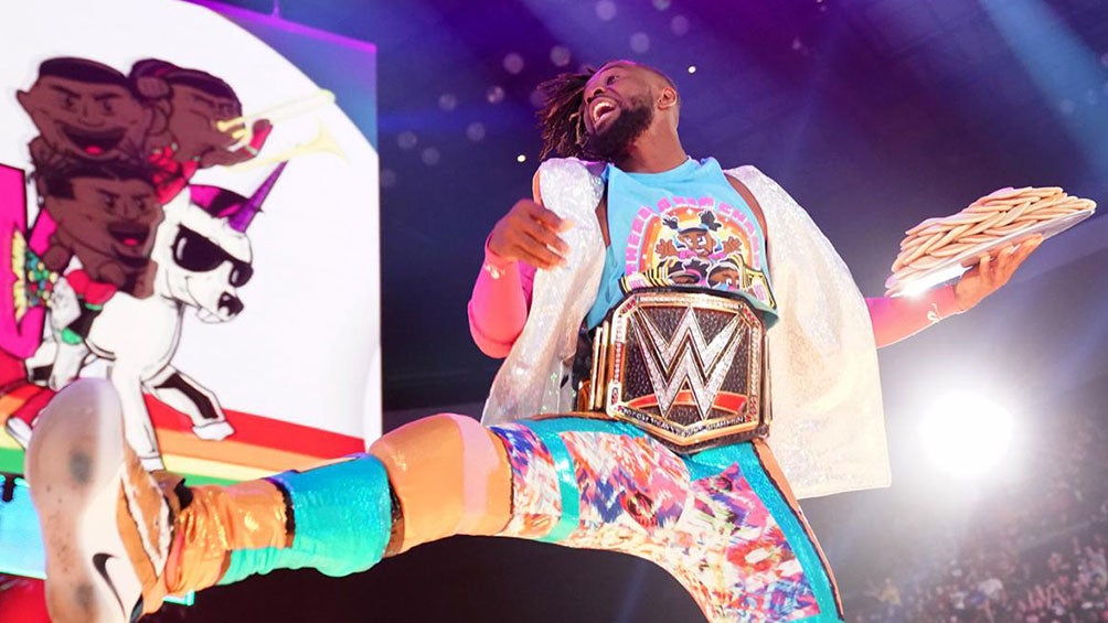 Kofi Kingston hace su entrada al ring