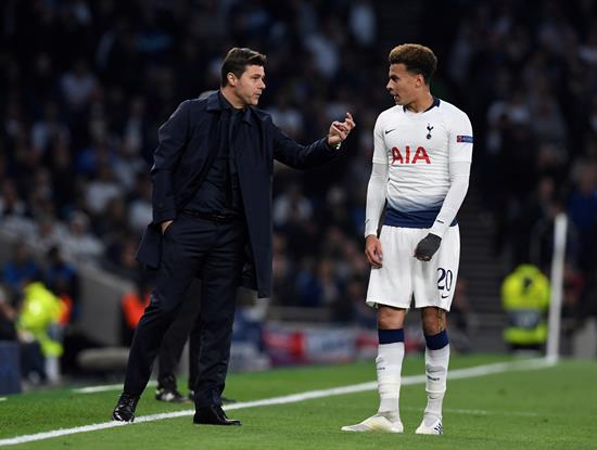 Pochettino da indicaciones a Dele Alli