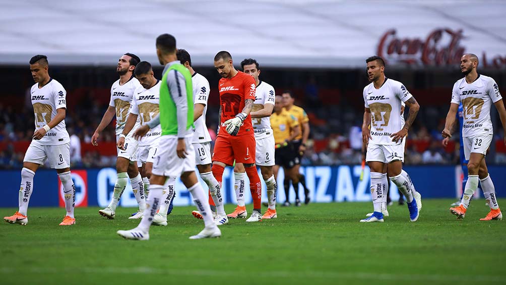 Jugadores de Pumas se lamenta después de un partido