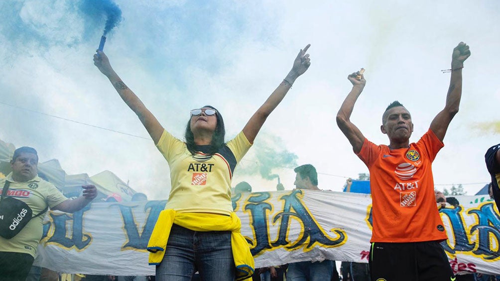 Aficionados del América, animan previo al arranque del juego