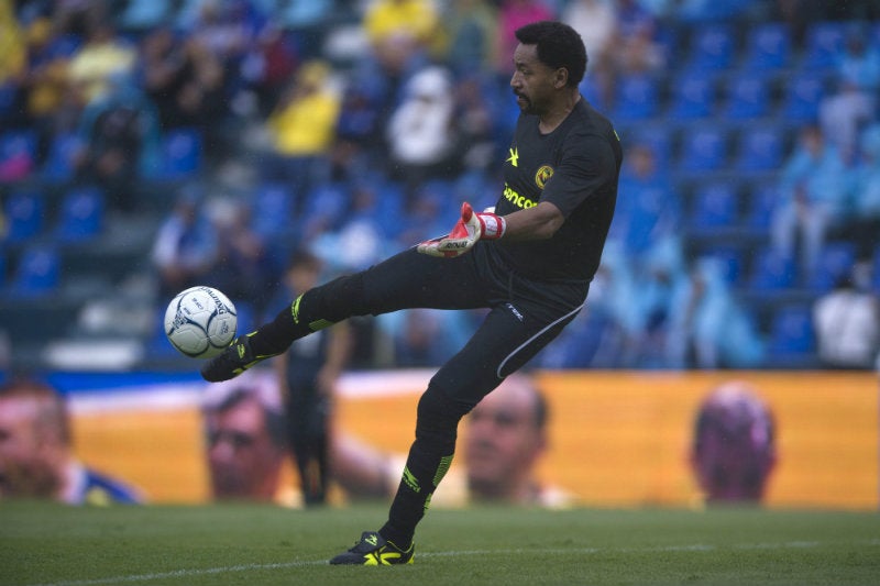 Adrián Chávez durante un partido de leyendas