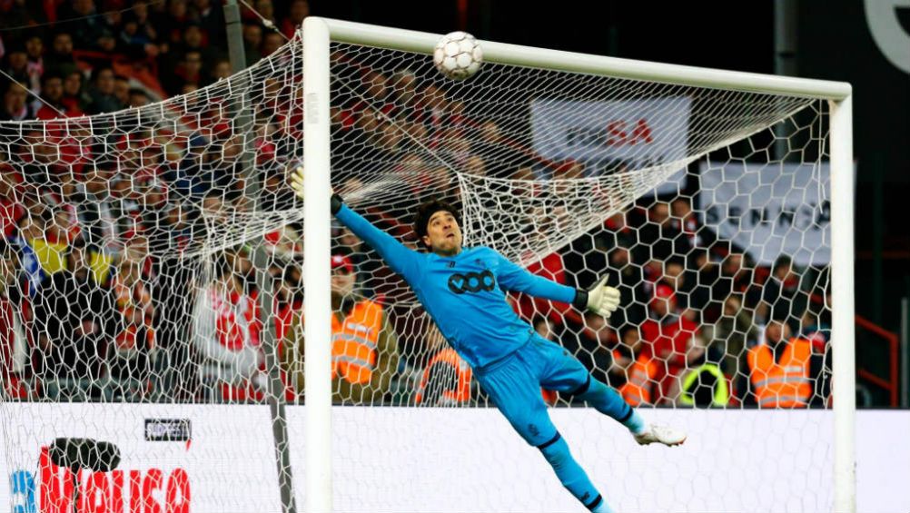 Ochoa, durante un partido del Standard