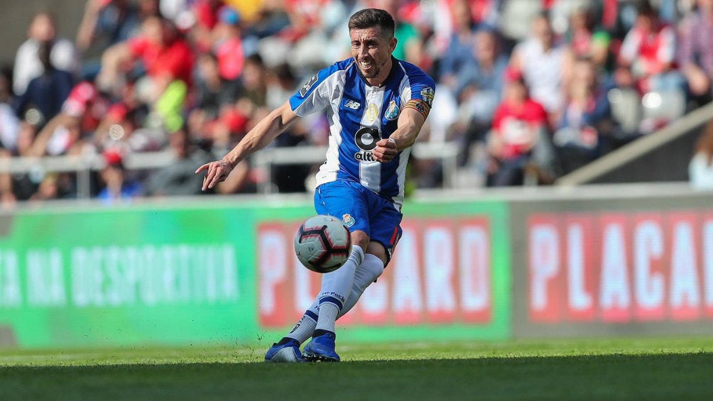 Héctor Herrera durante un partido del Porto