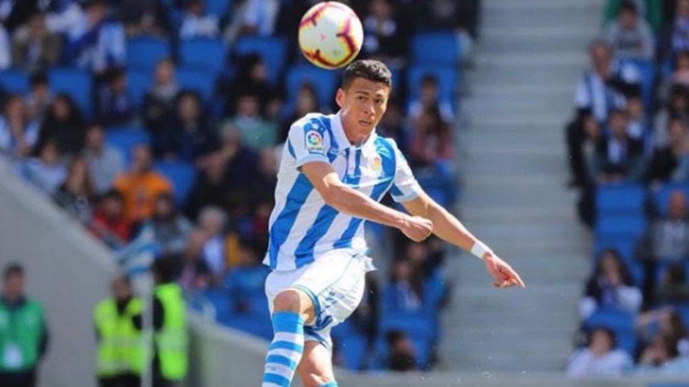 Héctor Moreno durante un juego con la Real Sociedad