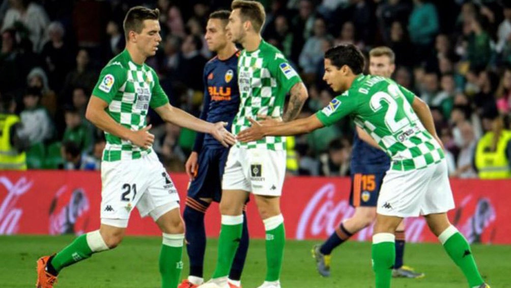  Jugadores del Betis, durante el partido en el Villamarín