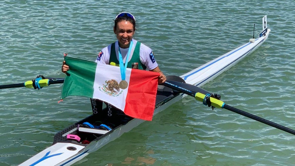 Kenia Lechuga al conquistar el Bronce en la Copa del Mundo de Bulgaria