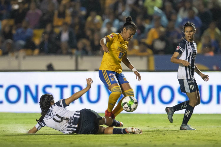 Rebeca Bernal se barre ante Belén Cruz de Tigres