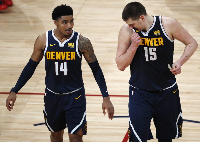 Jugadores de los Nuggets lamentan la derrota