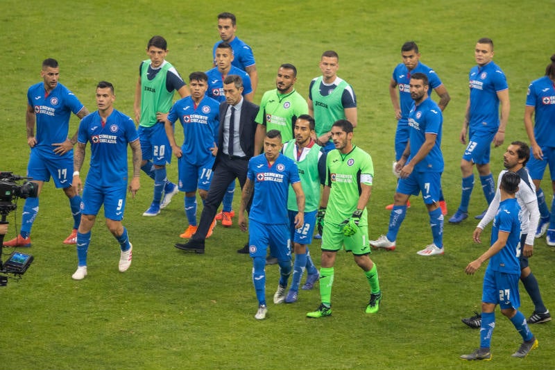 Jugadores de Cruz Azul tras ser eliminados por América en el C2019