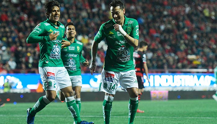 Rubens Sambueza en partido con el León 