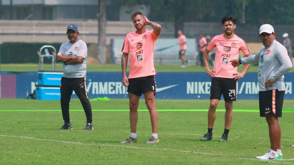 Jugadores del América durante un entrenamiento 