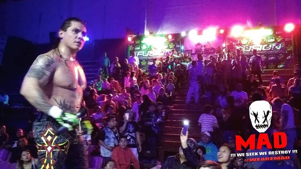 Juventud Guerrera en una función de Triple A